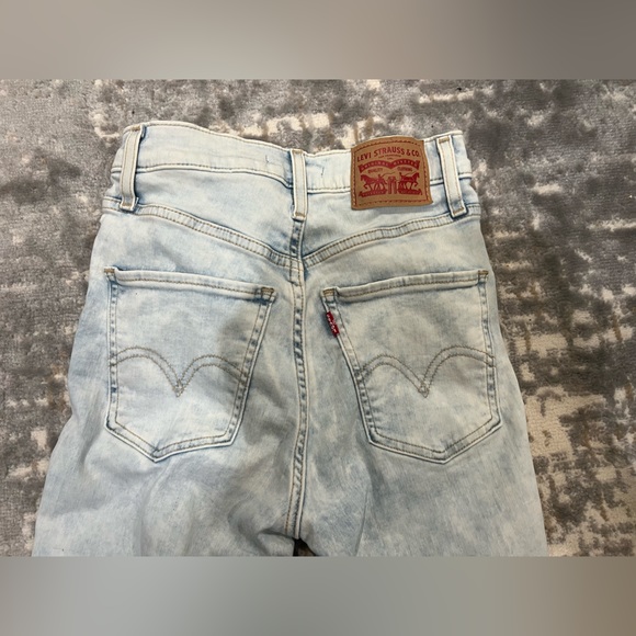 Like New Levi’s Mile High Super Skinny Jeans - Picture 5 of 8
